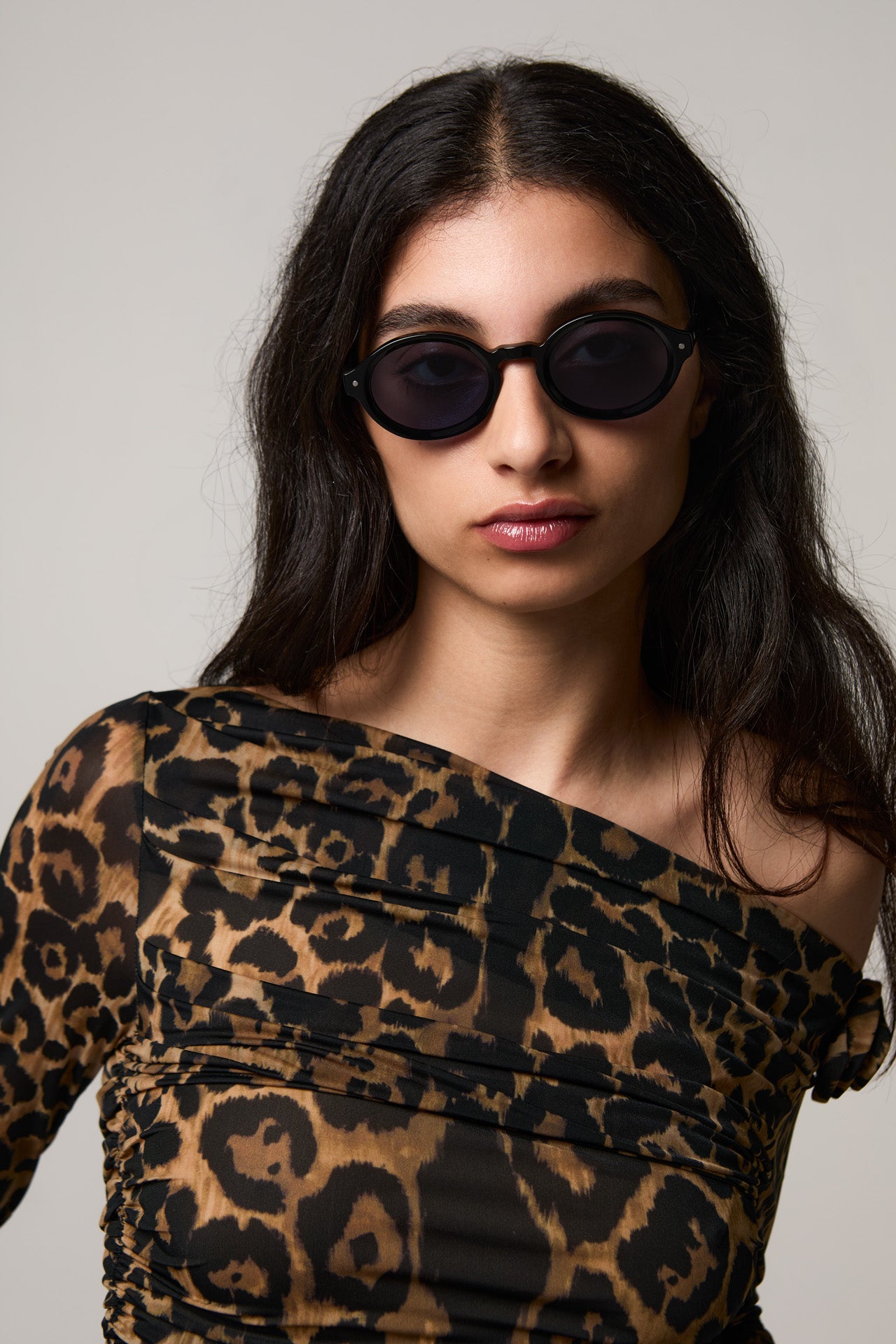 komono-jace-black-oval-sonnenbrille-polarisiert image 4